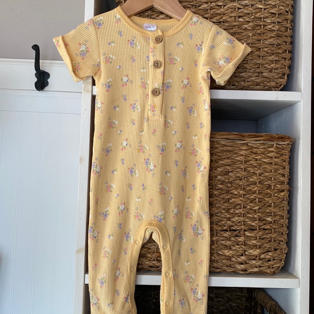 Modern Moments Short Sleeve One Piece Onesie 12 Months  Yellow Thermal
